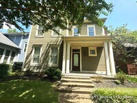 Building Photo - Gorgeous 4 Bedroom Home A Must See