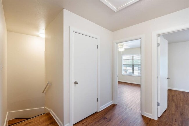 Building Photo - 5802 Belmoor Dr