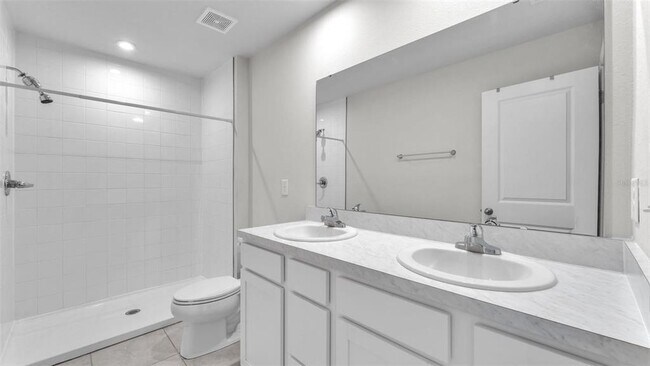 Building Photo - 1450 Haines Dr