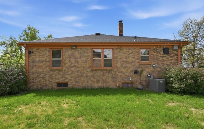 Building Photo - 2618 Weber St