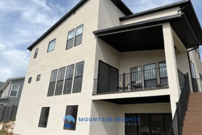 Building Photo - 5615 Valley View Rd