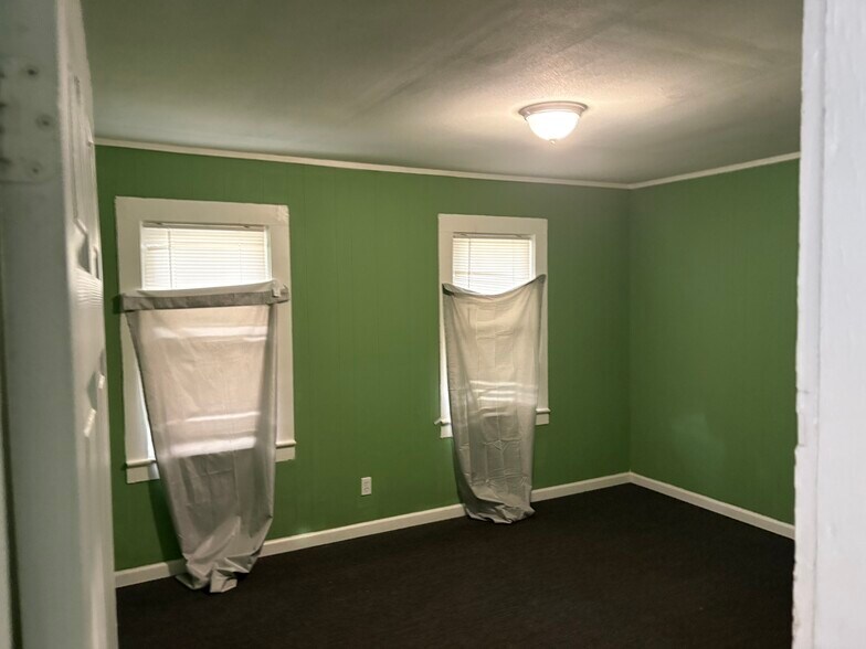 Building Photo - 233 Lakeview Ave