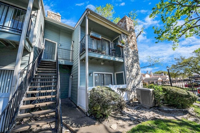 Building Photo - 3750 Tanglewilde St