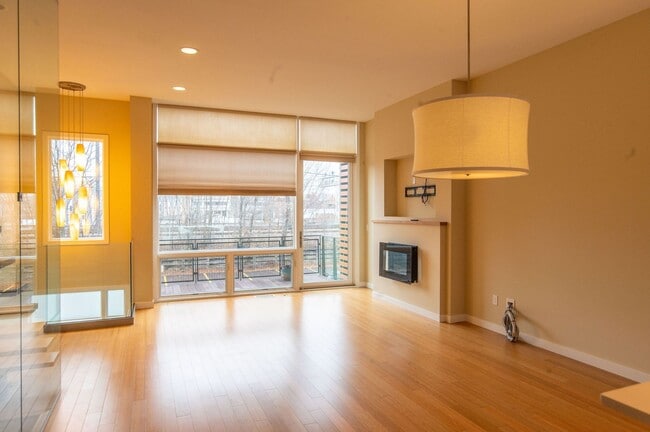 Building Photo - Little Italy Townhome - 1911 E 119th St , ...