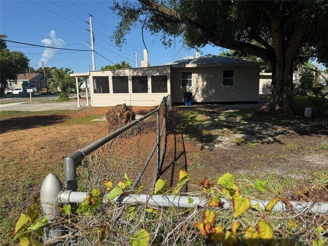 Building Photo - 1207 30th Ave E