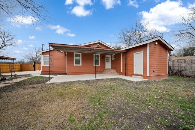 Building Photo - Charming Home Awaits: Spacious & Modern Living in a Prime Location