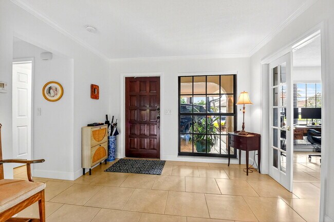 Building Photo - 435 Pine Villa Dr