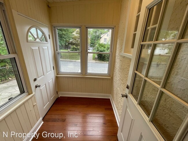 Building Photo - 3 br, 1 bath House - 143 Highland Ave