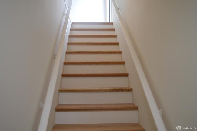 Building Photo - 87 Lakemont Dr