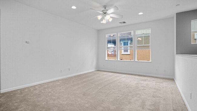 Building Photo - MODERN AND CONVENIENT 3 BR/2.5 BA LIVING I...