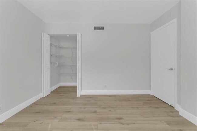 Building Photo - 1256 S Military Trail