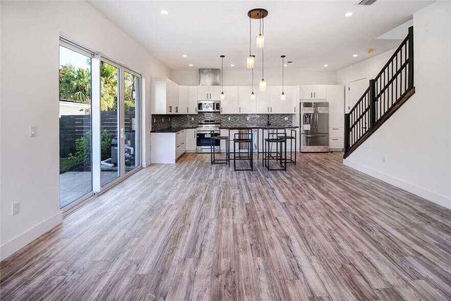 Building Photo - 2004 SW 15th Ave