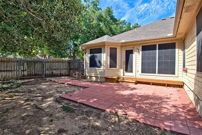Building Photo - 101 Pecan Vista Ln