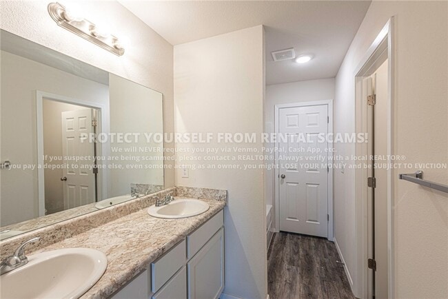 Building Photo - 916 E Bunting St