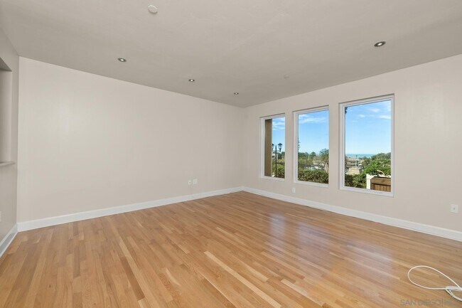 Building Photo - 1020 Genter St