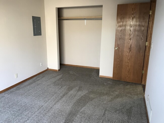 Building Photo - 1550 S Gold St