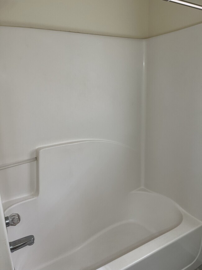 Building Photo - 824 Stonegate Ct