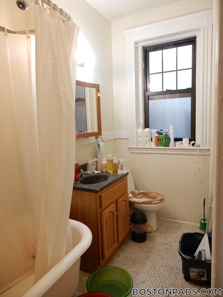 Building Photo - 109 St Stephen St