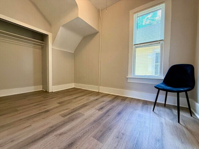 Building Photo - 280 Mason Ave