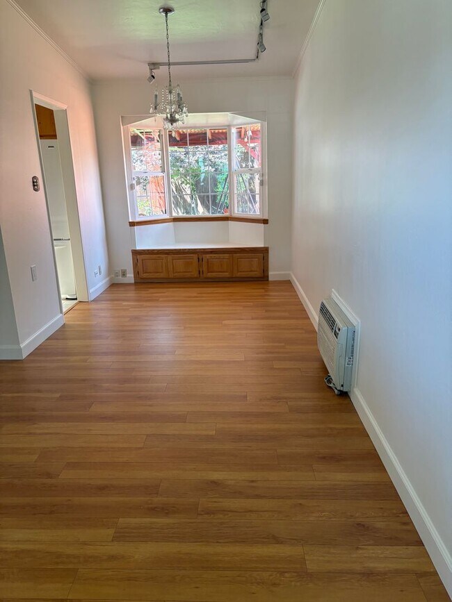 Building Photo - Beautiful 4 bedroom 2 bath home in Newark