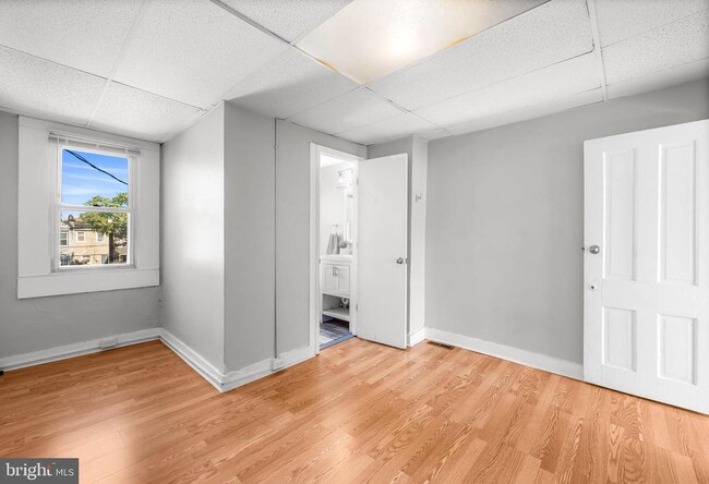 Building Photo - 223 Grundy St