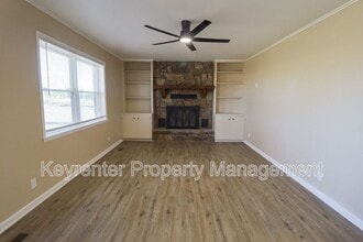 Building Photo - 1705 Bixby Rd