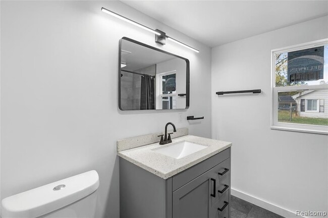 Building Photo - 1445 N Seymour Rd