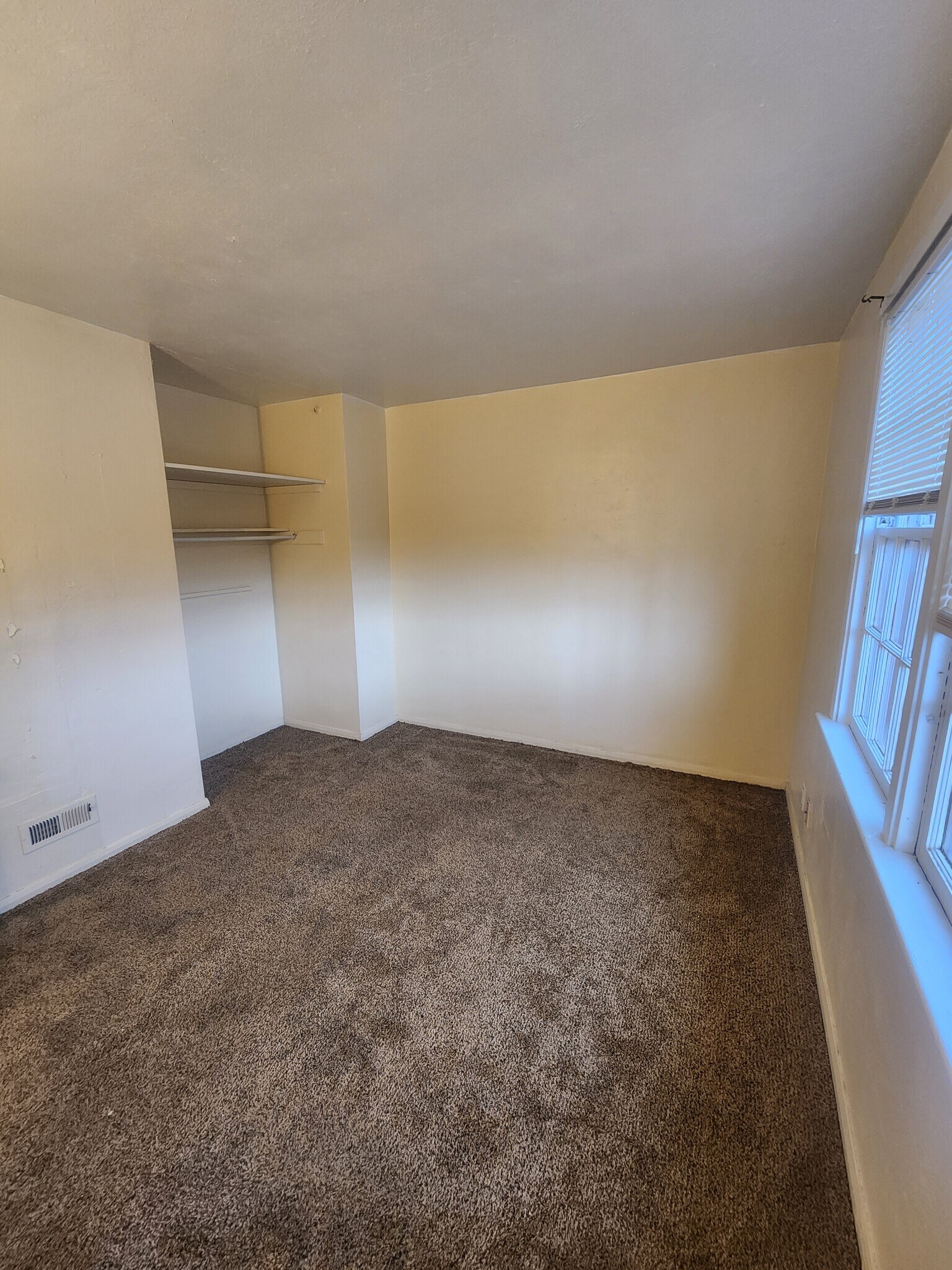 Building Photo - 1417 NW Carden Ave