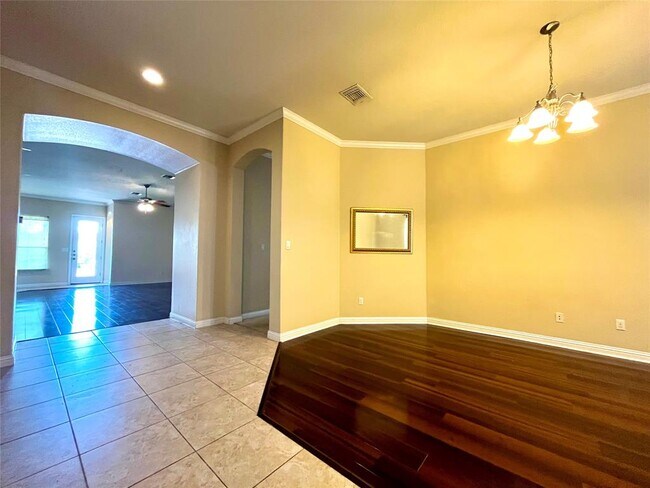 Building Photo - 10000 Paulines Way