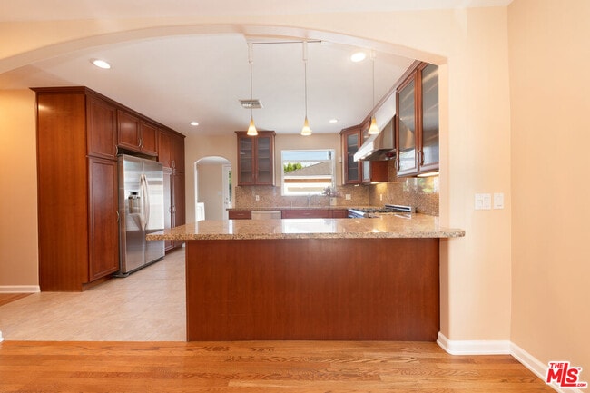 Building Photo - 4948 Petit Ave
