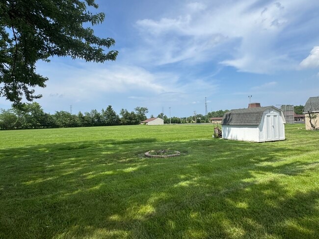 Building Photo - 745 Forde Ave