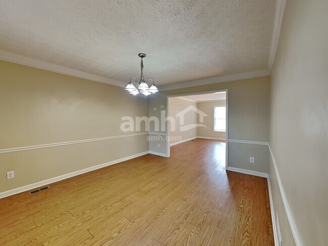 Building Photo - 700 Rosehill Ln