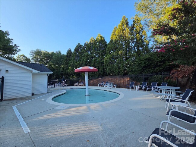 Building Photo - 112 Spring Grove Dr