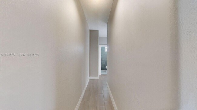 Building Photo - 433 NW 25th Ave