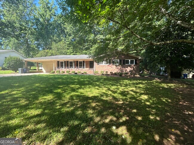 Primary Photo - 729 Holly Dr