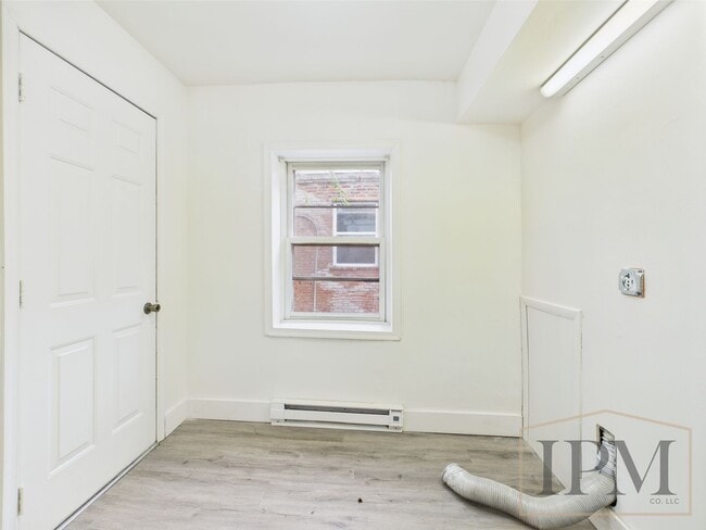 Building Photo - 4-bedroom, 1-bathroom home - Harrisburg Pa