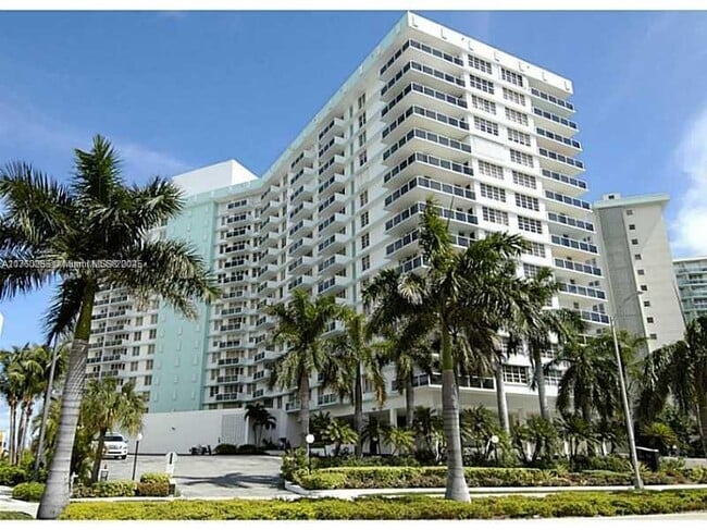 Building Photo - 3725 S Ocean Dr