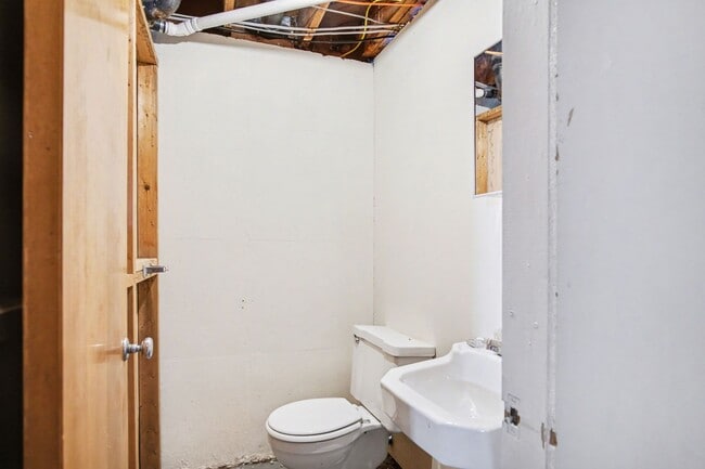 Building Photo - 3 Bedroom, 1 Bath Single Family Home!