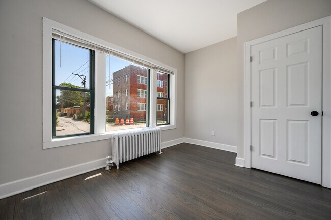 Building Photo - 1206 W 83rd St