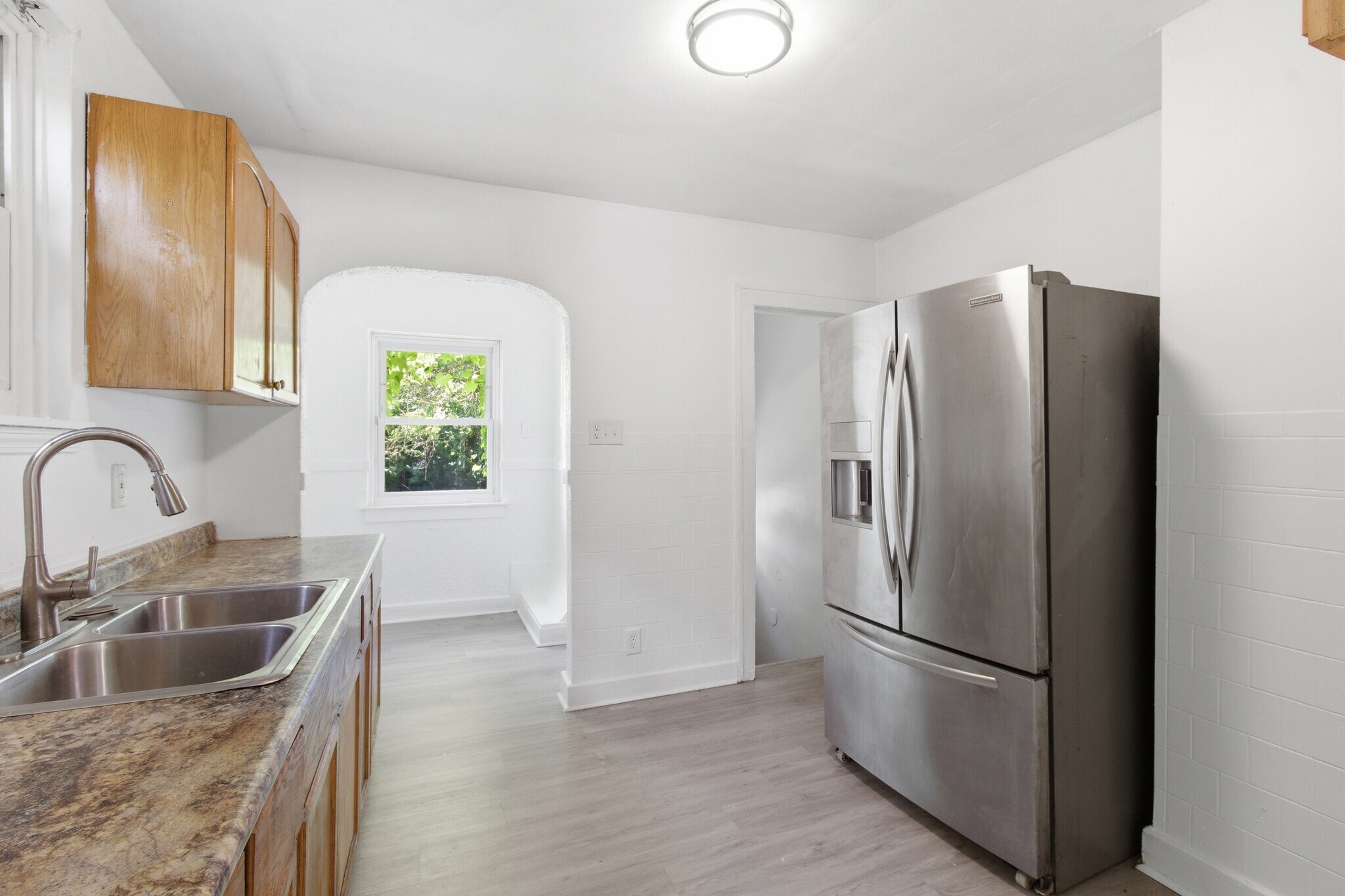 Building Photo - 15087 Pinehurst St