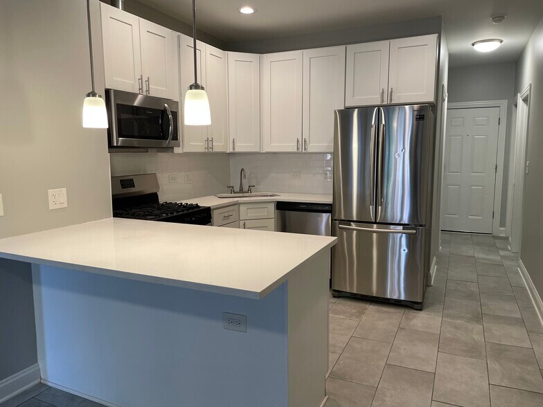 Building Photo - 2428 N Avers Ave