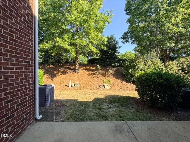 Building Photo - 1061 Remington Oaks Cir