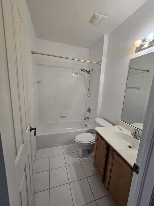 Building Photo - 660 Amador Ln
