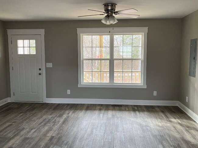 Building Photo - 113 Buster Ln