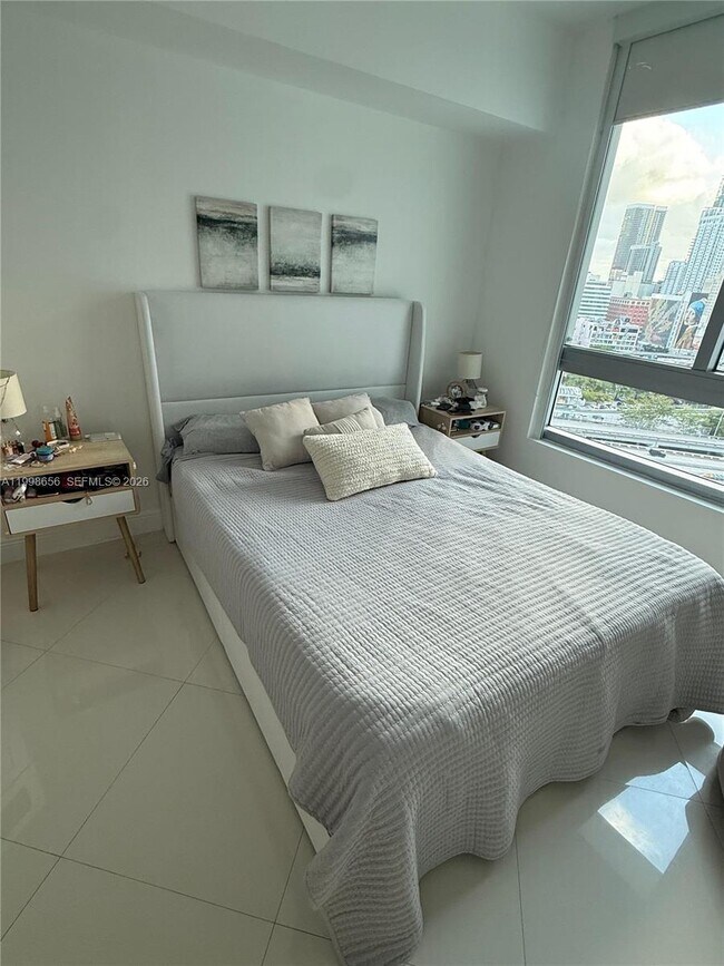 Building Photo - 350 S Miami Ave