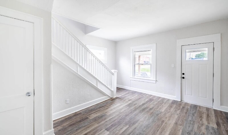 Building Photo - 450 N Kealing Ave