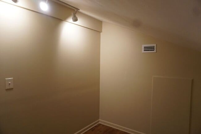 Building Photo - 2 Bedroom 2 Bath Townhouse Near NAS Jax