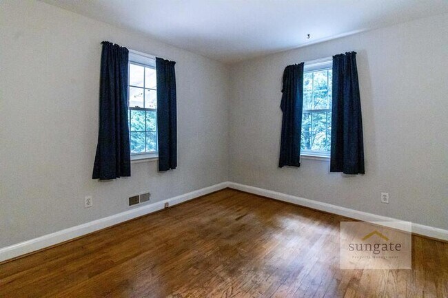 Building Photo - 326 Lincoln Ave