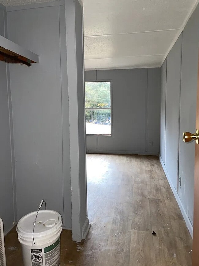 Building Photo - 2 Bedroom 1 Bathroom