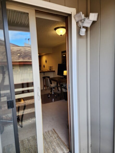Building Photo - 9645 Independence Dr